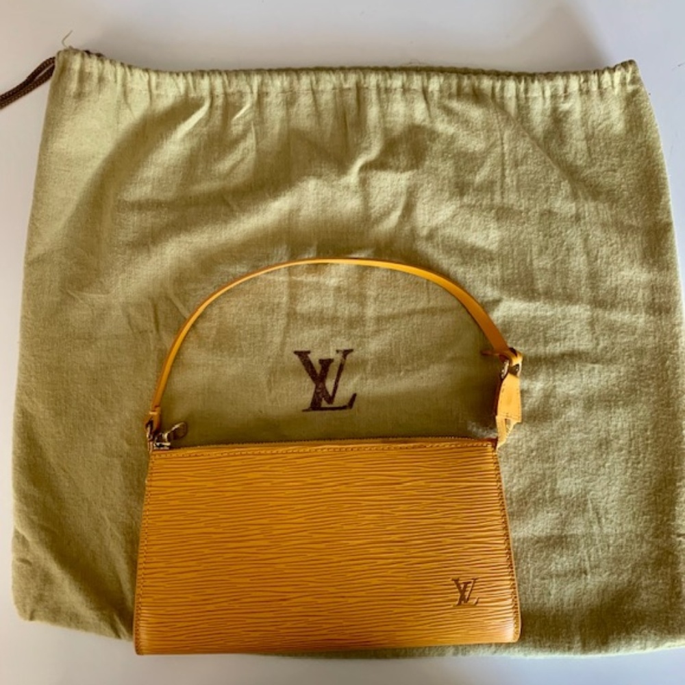 LOUIS VUITTON EPI LEATHER POCHETTE HANDBAG